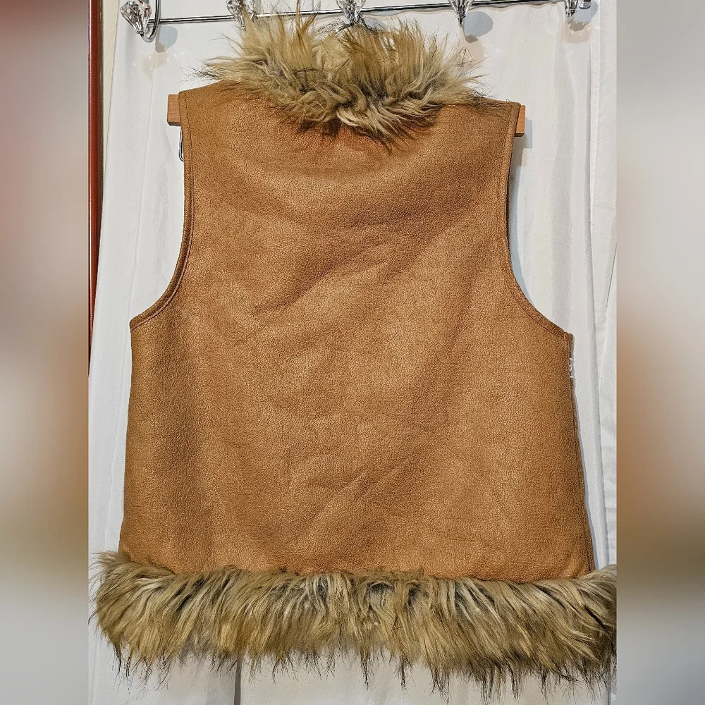 Flying Tomato Faux Shearling Embroidered Faux Fur Trim Vest Size Small - Picture 2 of 6